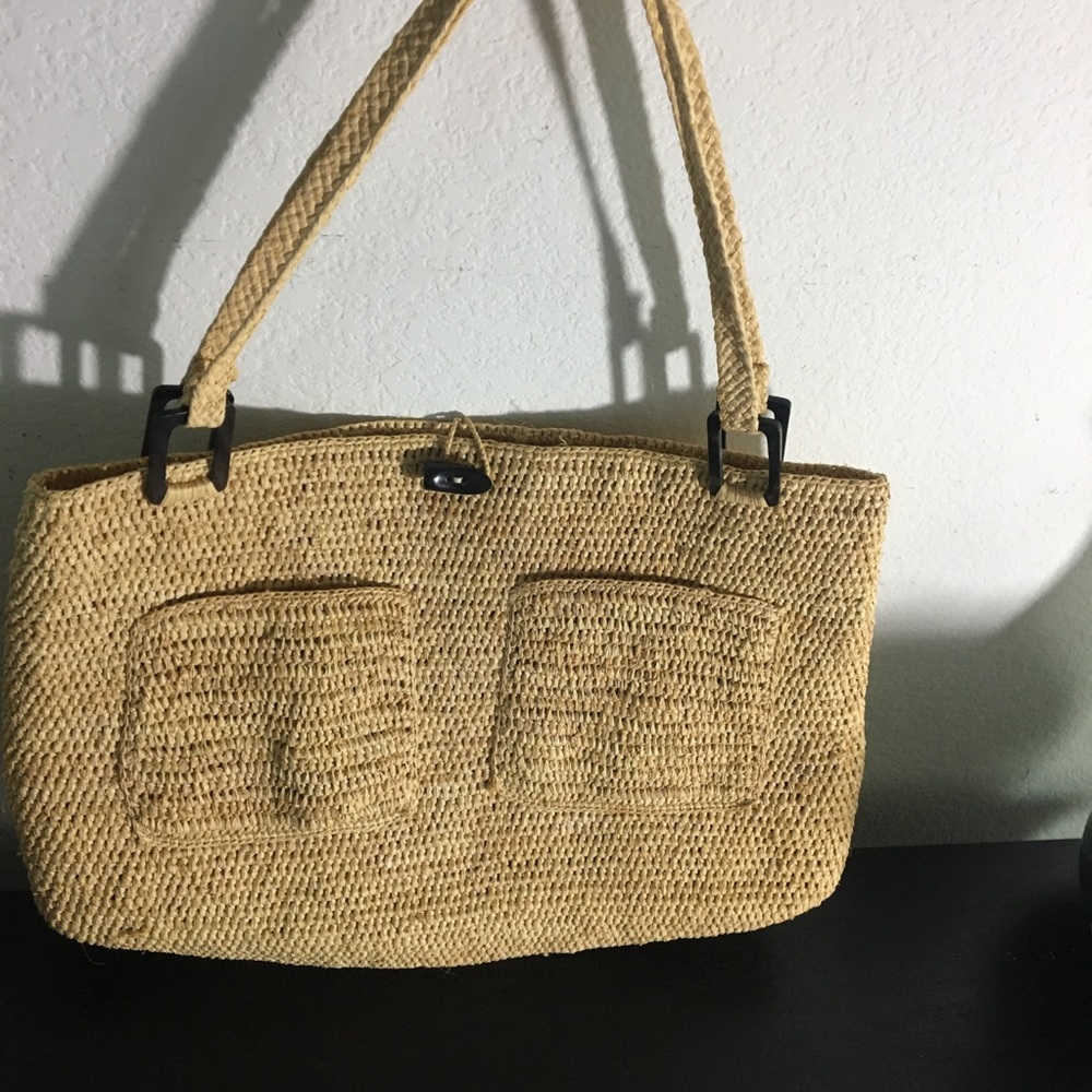 Handmade in Madagascar 100% Raffia handmade basket